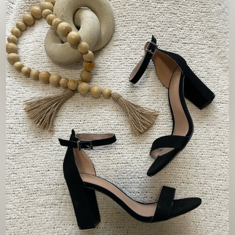 Madden NYC Ankle Strap Block Heels‎ in Black - 8M